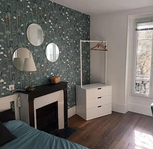 Tres Parisien Et Ensoleille 巴黎